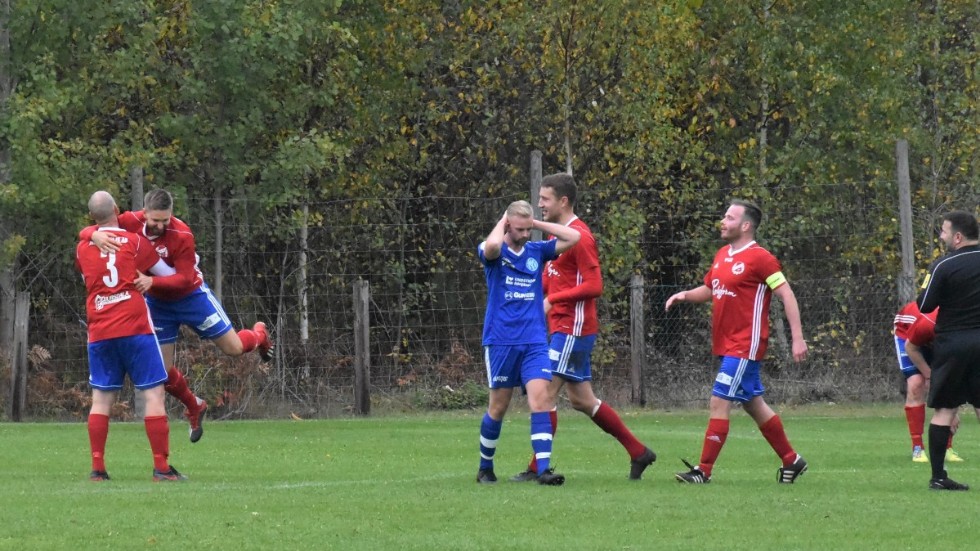 Djursdala SK firar sitt 3–1-mål som avgjorde mötet med Gunnebo. 