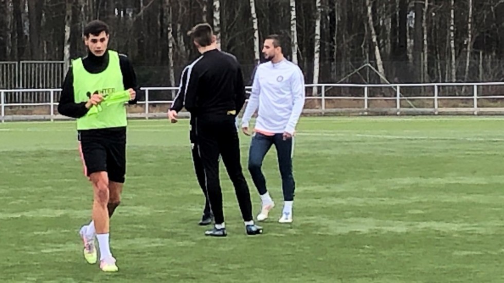 Vladmir Radak lämnar Hultsfreds FK. Nu står valet mellan Vimmerby IF och Gullringens GoIF. 