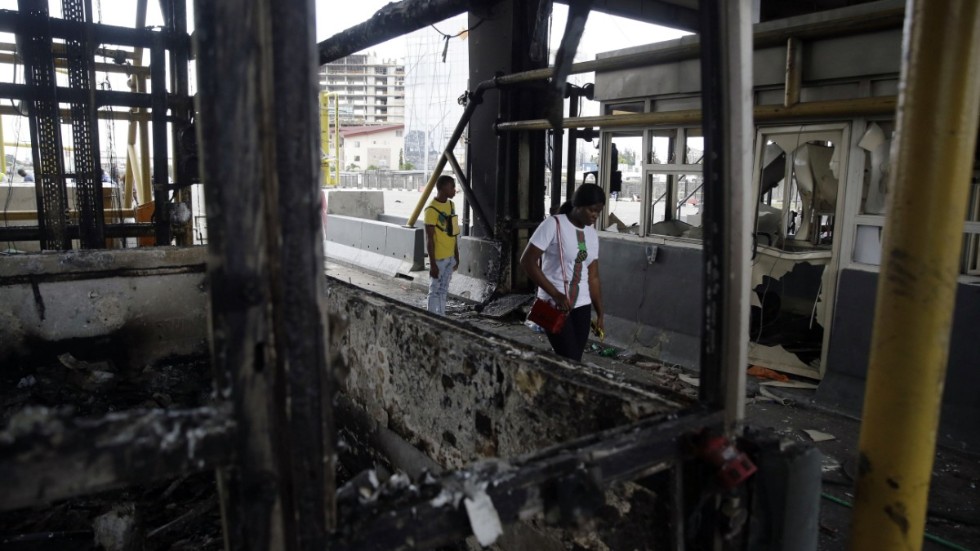 Byggnader och fordon sattes i brand förra veckan i Lagos sedan demonstranter skjutits till döds.