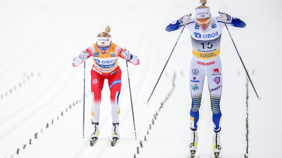 Frida Karlsson knäckte norska Therese Johaug i Holmenkollens tremil förra säsongen. Arkivbild-