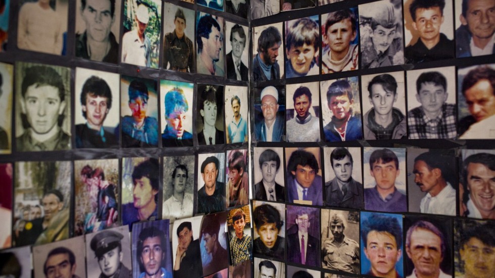 Ett litet fåtal av alla de över 8000 män och pojkar som mördades i Srebrenica.