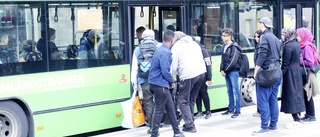 Överfulla bussar i Eskilstuna – Sörmlandstrafiken råder föräldrar att skjutsa sina barn: "Ansträngt läge"