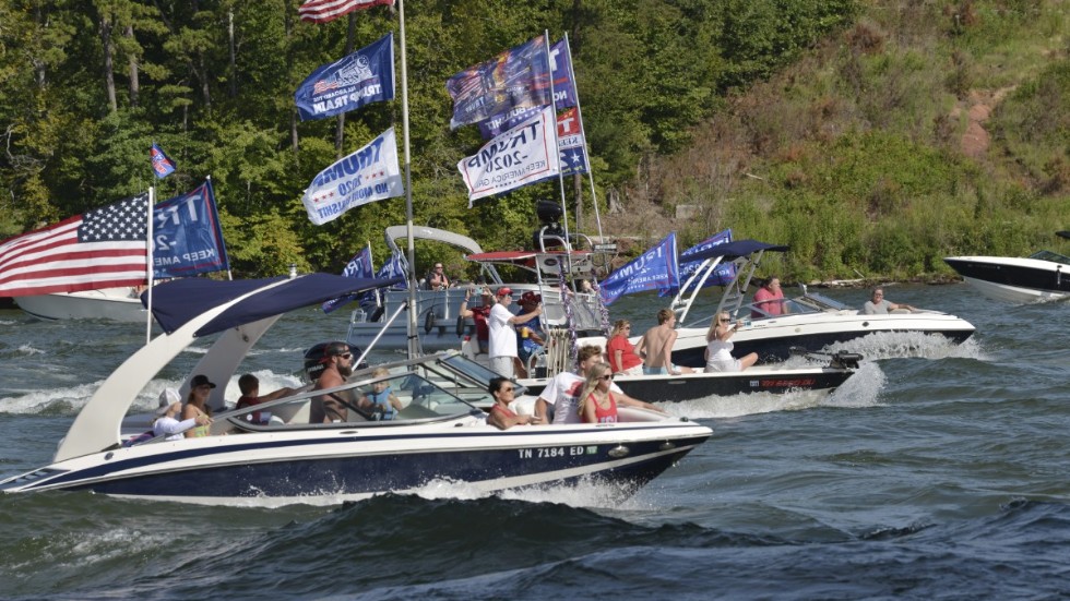 Även på Fort Loudon Lake i Tennessee hölls "Trump Boat Parade " under lördagen, men de båtarna klarade sig bättre än de i Texas.