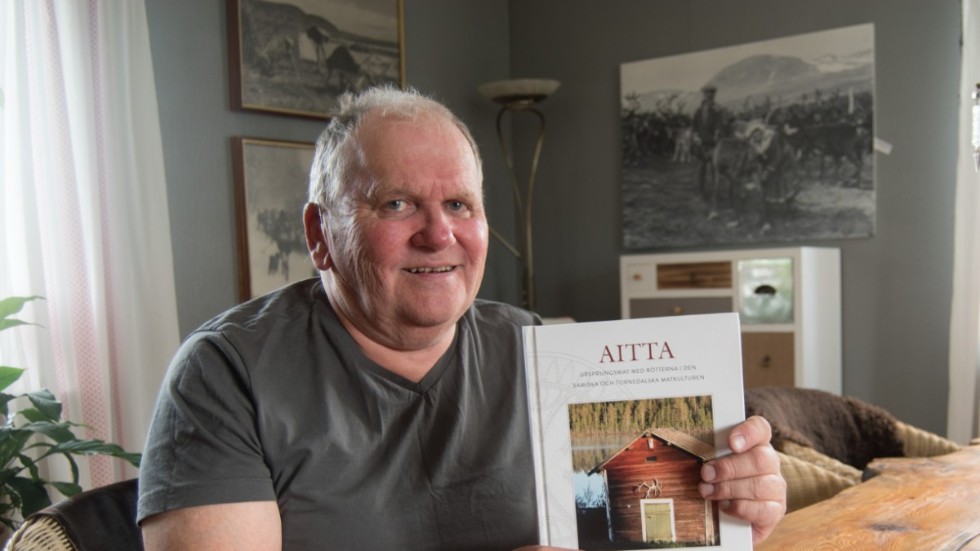 Kokboken som Per Huuva har skrivit har fått namnet Aitta, som är det finska namnet på förrådsbyggnaden där man förvarar råvaror.