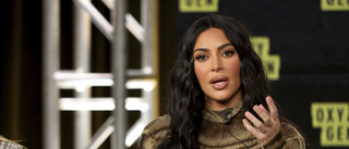 Kardashian West fryser sociala medierkonton