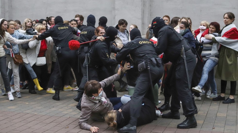 Polisen slår till mot regimkritikerna i Minsk.
