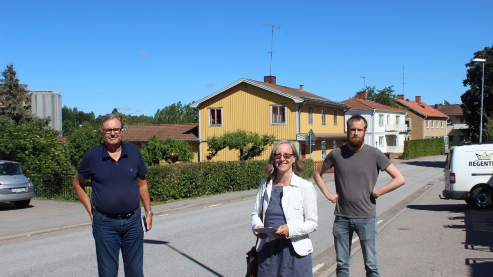 Christer Segerstéen (M), Lena Käcker Johansson (KD) och Erik Andersson (MP) hoppas att beslutet ska tas upp igen. 