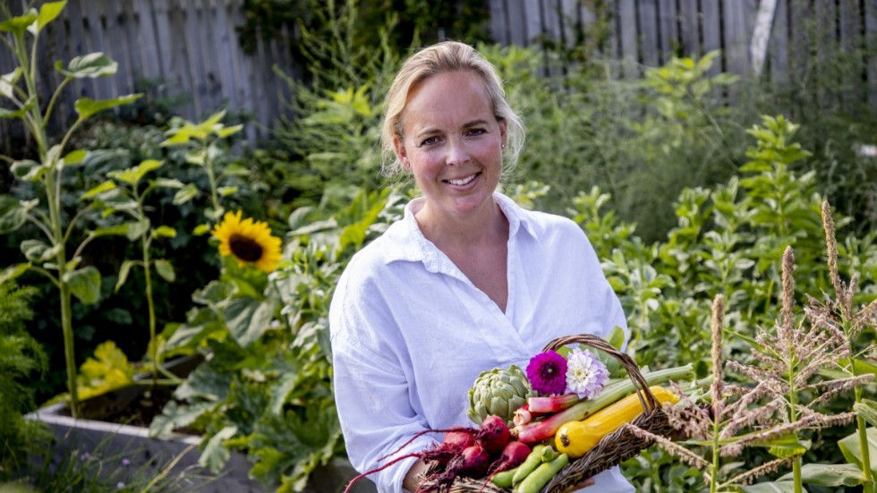 Karin Ericsson har sju plantor kronärtskockor och en hel del annat grönt i sin köksträdgård. På sitt Instagramkonto "Letslettuce" delar hon mat- och odlingstips.