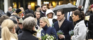 Stilla ceremoni för offren på Drottninggatan
