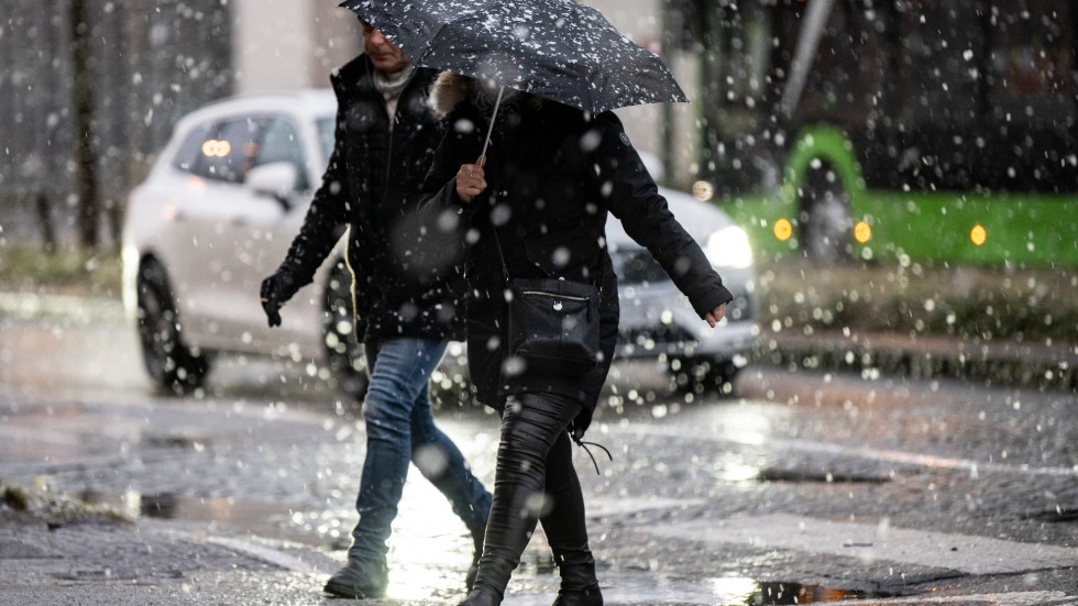 SMHI utlovar snöfall och hård vind i stora delar av landet. Arkivbild.