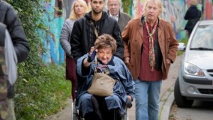 Marianne Mörck kapar Sven Wollters sista film – "Dag för dag" är sorgkantad svensk feelgood