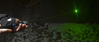 Poliser beskjutna med grön laser