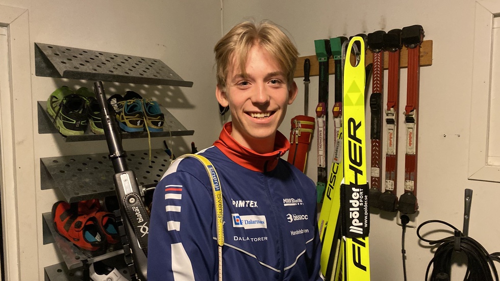 Skytte och skidåkning i kombination. Det är bästa sporten för Borensbergskillen Arvid Trofast. 16-åringen satsar hårt på skidskyttet och är så bra att han tagits ut till ungdoms-OS i Sydkorea som går i slutet av januari.