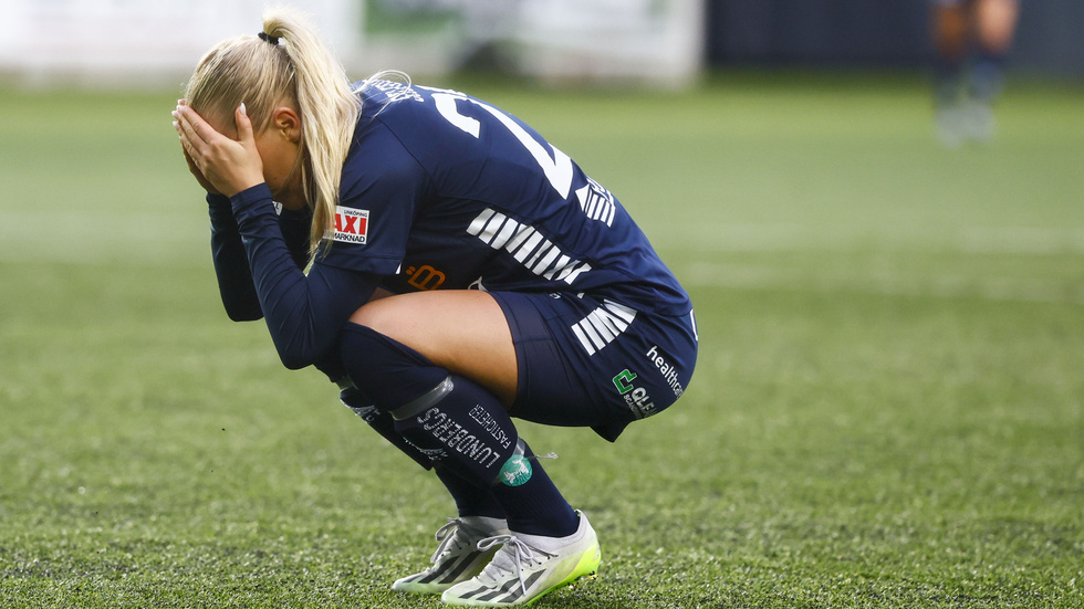 Linköpings Alva Selerud deppar efter en missad målchans under lördagens match i damallsvenskans sista omgång mellan Linköping och Kristianstad.