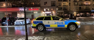 Polis i Vasastaden: "20 personer vid parkeringen"