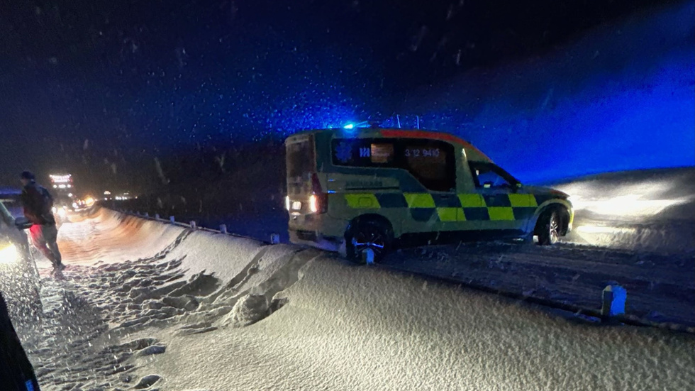 On Wednesday, there was a major incident on the E4 highway just south of Skellefteå. An ambulance received a police escort to the scene.