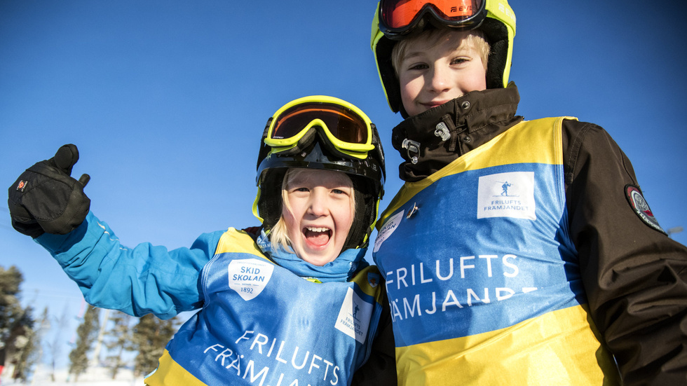 "Hoppas att vi i vinter ses i en backe eller i ett skidspår nära dig", skriver Friluftsfrämjandet, Skidförbundet och Svenska Skidanläggningars Organisation (SLAO).