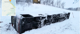 Bussolycka i Björkliden – 50-tal passagerare ombord: "Har vält"