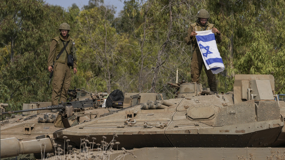 Israeliska soldater nära gränsen mot Gazaremsan.