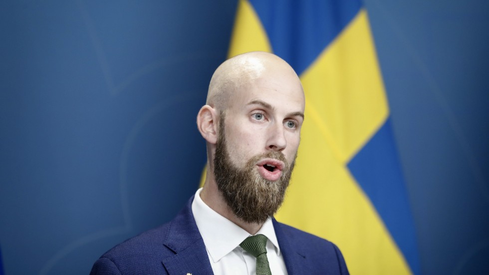 Civilförsvarsminister Carl-Oskar Bohlin (M) höll pressträff för att varna för desinformationskampanjer.