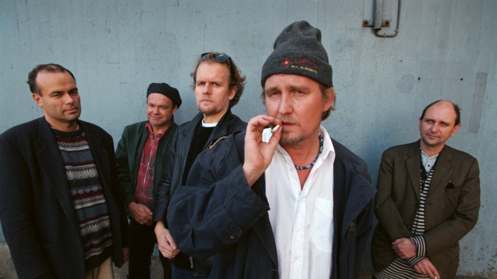 Sedan mitten av 1990-talet har Eldkvarn bestått av Claes von Heijne, Werner Modiggård, Carla Jonsson, Plura Jonsson och Tony Thorén. Här är de 1997.