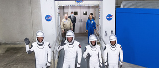Astronauterna framme vid ISS