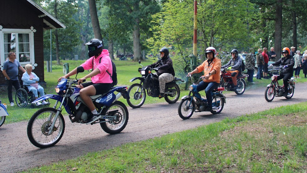 Rock'n'roll Rally med mopeder och motorcyklar i Hultsfred.