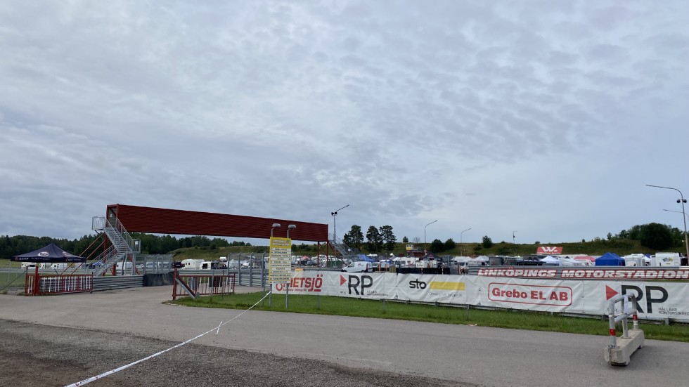 Linköpings motorstadion på söndagsmorgonen.