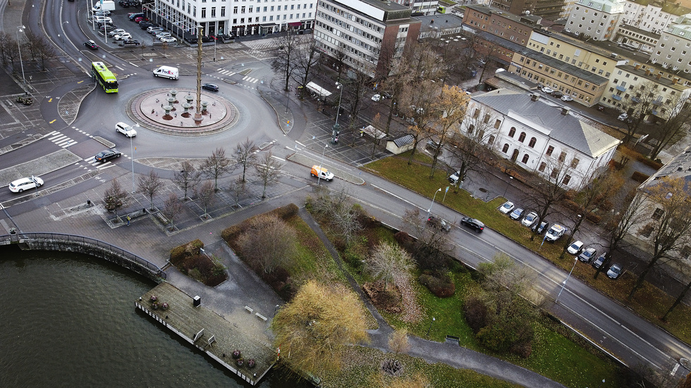 Insändarskribenten var med om en situation i cirkulationsplatsen vid Nybron.