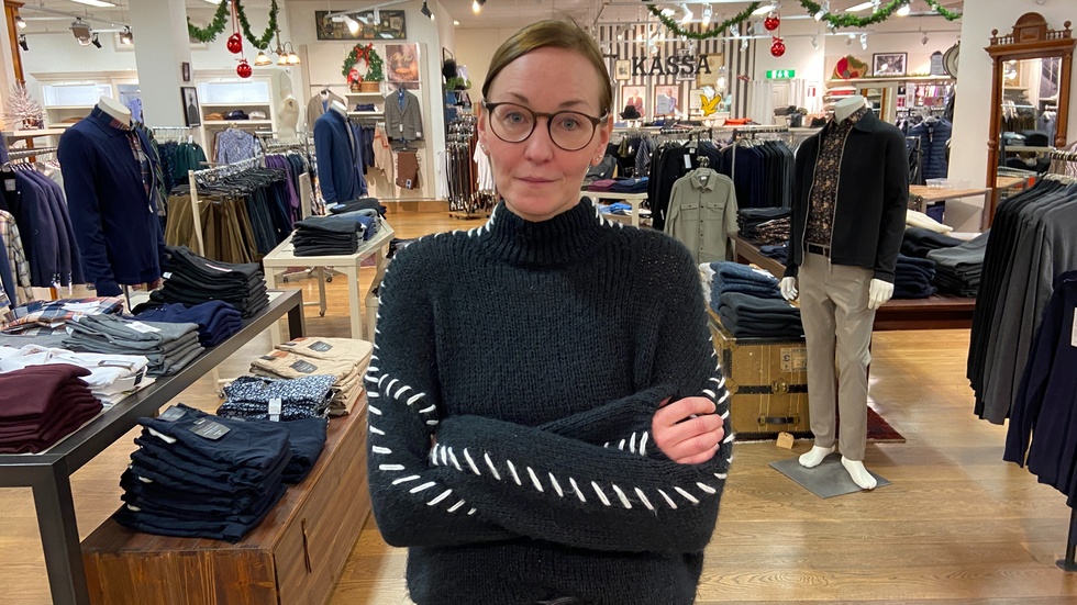 Camilla Sand är butikschef på Sandströms Modehus i centrala Vimmerby. Hon berättar att butiken har problem med upprepade stölder.