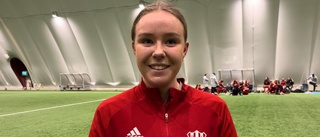 17-åriga Thea yngst på plan när Piteå sparkade igång fotbollsåret