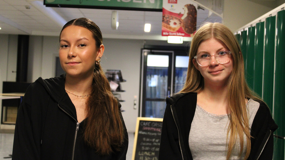 Jasmine Tao Gustavsson och Amanda Lundbäck går första året på Vimmerby gymnasium och redan nu har de börjat planera för säsongens sommarjobb.