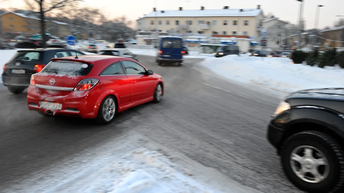 Blinka så vi vet vart ni ska i rondellen