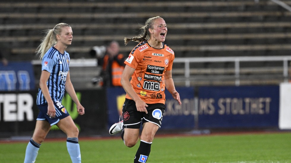 Kristianstads Therese Ivarsson jublar efter att ha kvitterat till 1-1.