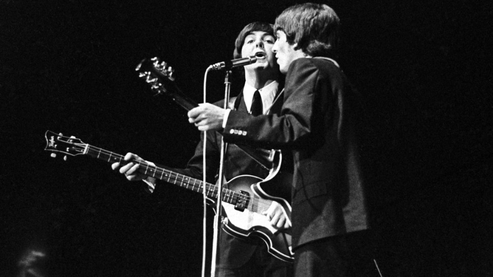 Paul McCartney och George Harrison på Hovet i Stockholm juli 1964.