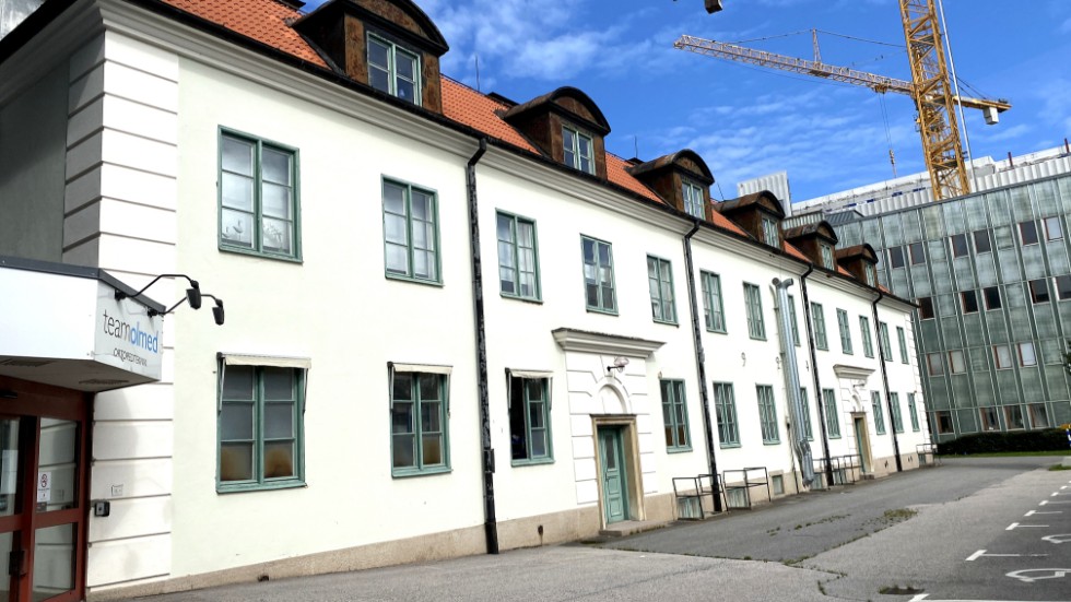 Hus 9 vid Västerviks sjukhus är numera det äldsta huset som finns kvar på sjukhusområdet. Det byggdes 1923 som barnbördshus och har sedan haft flera funktioner. Det är numera kringbyggt av andra sjukhusbyggnader.