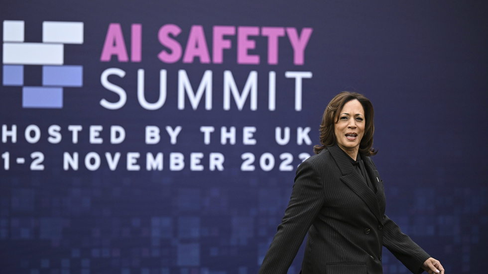 USA:s vicepresident Kamala Harris är i Storbritannien för att prata AI.