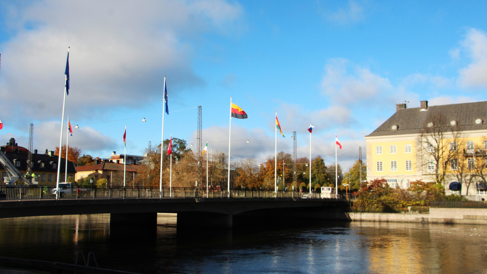 Kommunen flaggar på Saltängsbron med anledning av European Choir Games.