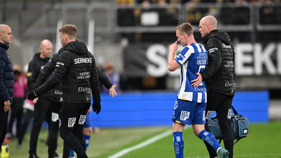 Sebastian Ohlsson tvingades bryta ångestmatchen mot AIK i första halvlek.