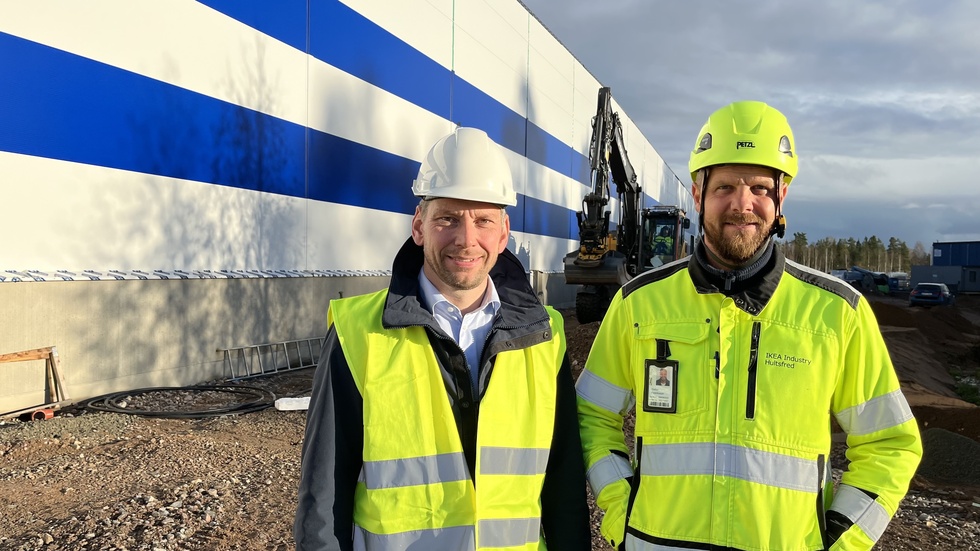 Ikea Industry Hultsfreds vd Klas Franzén tillsammans med projektledaren Stefan Fredriksson vid bygget av den nya fabriken.