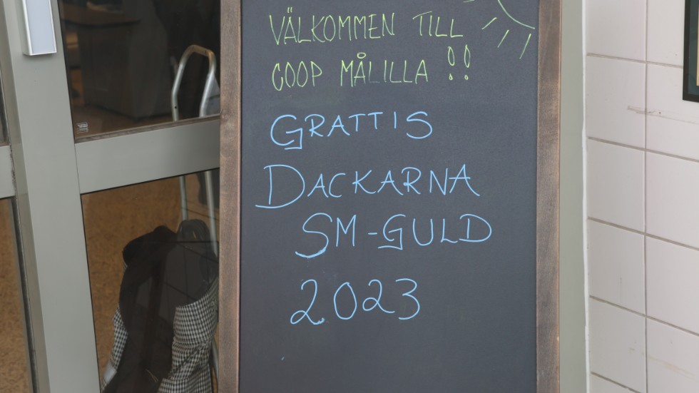 Även Coop i Målilla gratulerade till Dackarnas SM-guld.