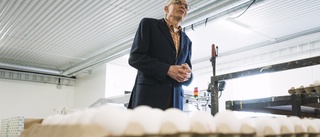 Landsberga gård blir Mälardalens största producent av ägg från utehönor. "En glädjens dag"