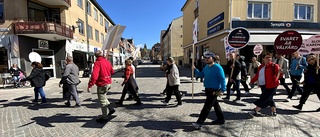 Socialdemokraterna i Enköping tågade med röda fanor och rosor till Internationalen