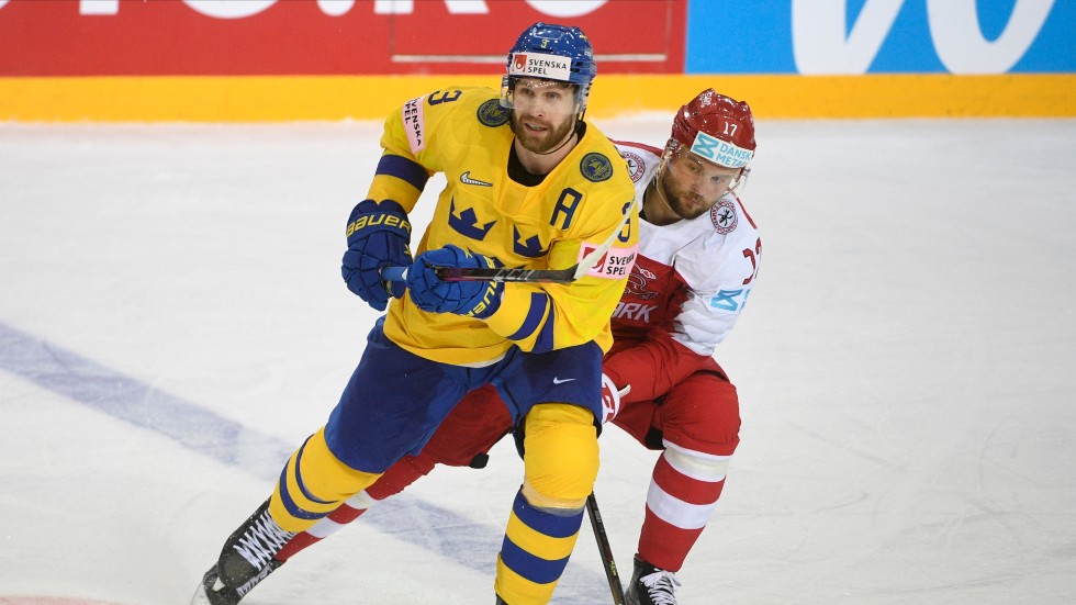 Klas Dahlbeck, här under ishockey-VM i fjol, lämnar KHL för spel i Schweiz. Arkivbild.