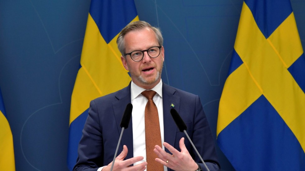 Tillbaks till en ordnad budgetprocess, finansminister Mikael Damberg (S) vill nu komma överens med partierna om stopp för utsvävningar utanför budgeten