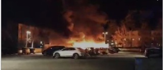 VIDEO: Bilarna som brann i Märsta