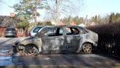 Bil totalförstörd i brand i Hälleforsnäs – polisen söker vittnen