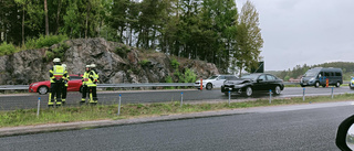 Fyra bilar inblandade i trafikolycka på E4 – långa köer när körfält stängdes av