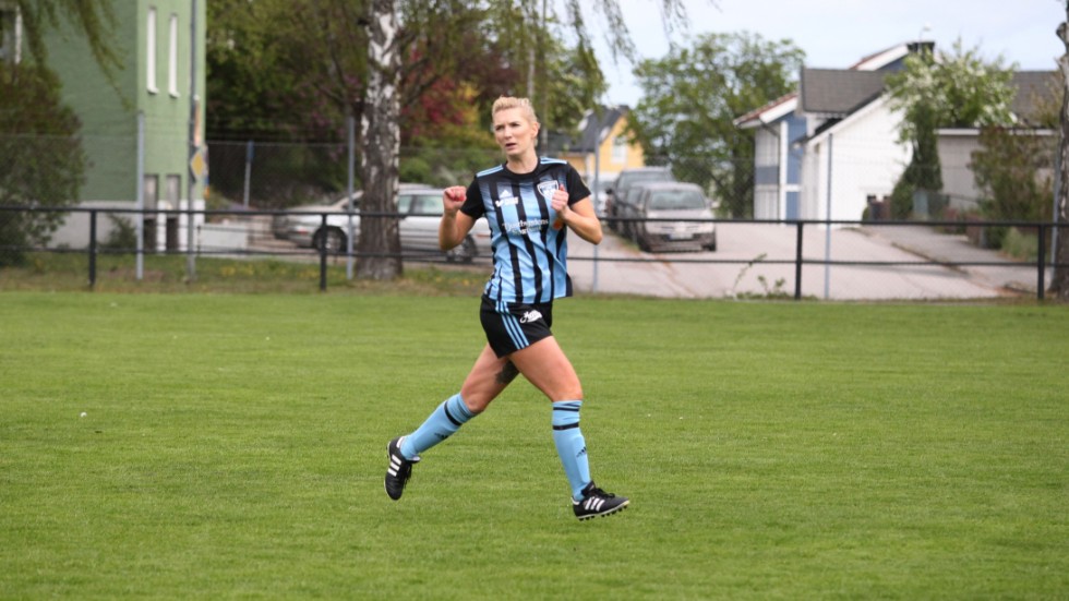 Västervik Damfotboll ställs mot Vimmerby under måndagskvällen. Malin Blidfors är en av flera hemmaspelare som har ett förflutet i VIF. 
