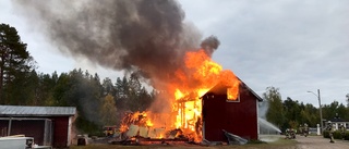 Fullt utvecklad villabrand i Kalix • Se video från branden